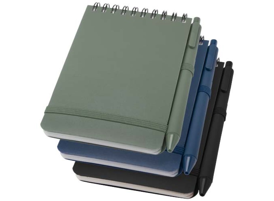Blocco note formato A6 con copertina rigida in plastica recuperata in prossimità degli oceani e penna a sfera Thalaasa (inchiostro nero)