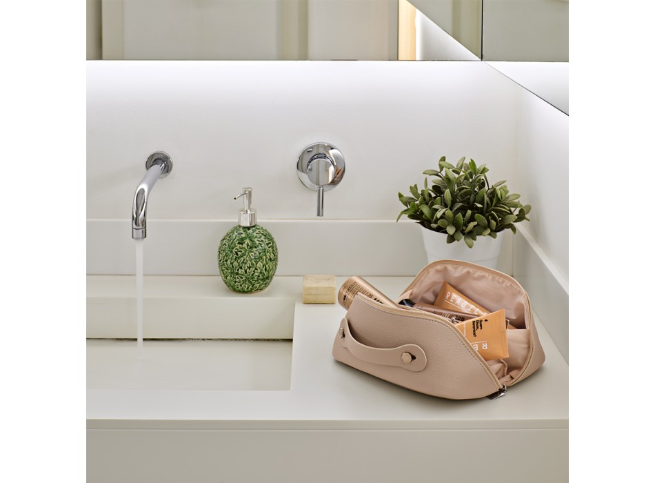 Macao Toiletry Bag