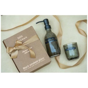 Set di dispenser di sapone per le mani da 200 ml e candela profumata da 150 g con fragranza ambra scura Wellmark Discovery